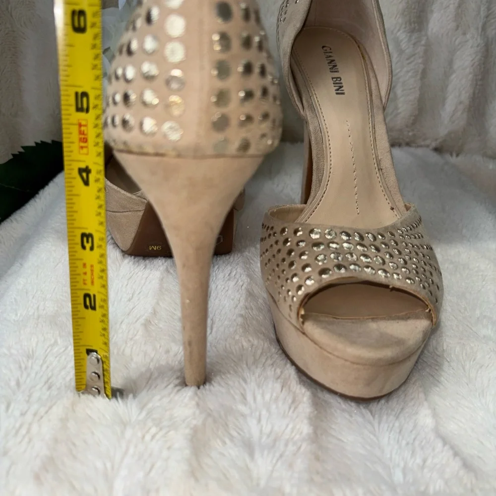 Gianni Bini Champagne Gold Studded Open-Toe Heels size 9